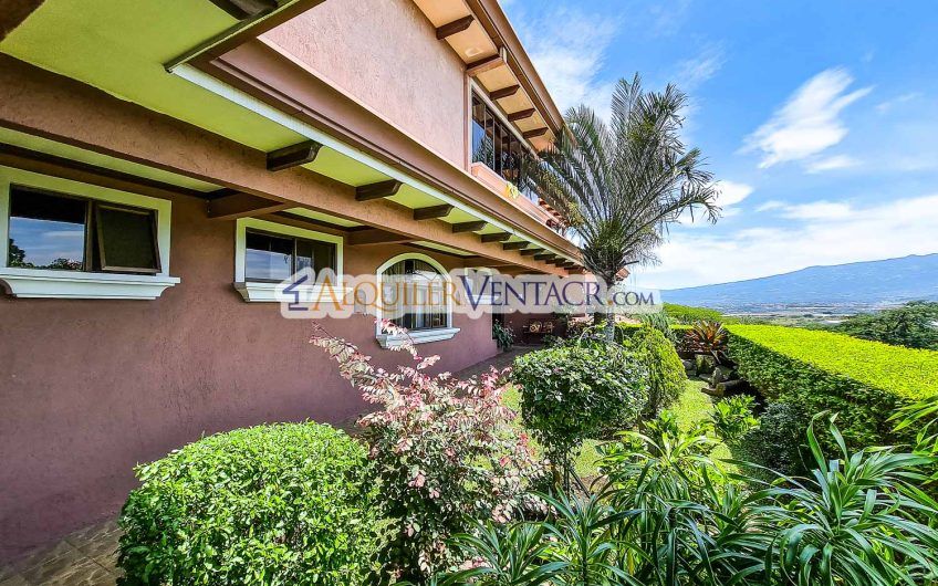 Condo de Un Nivel con jardín y vistas en Escazú x Distrito 4 Guachipelín