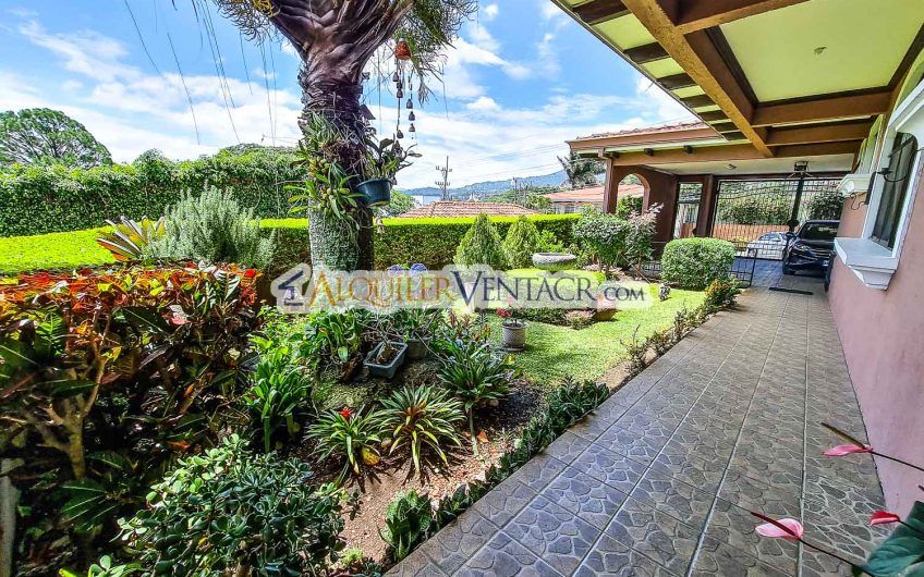 Condo de Un Nivel con jardín y vistas en Escazú x Distrito 4 Guachipelín