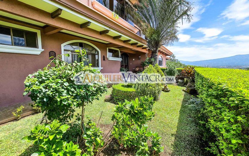 Condo de Un Nivel con jardín y vistas en Escazú x Distrito 4 Guachipelín