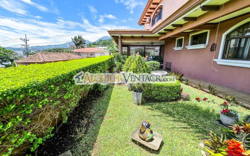 Condo de Un Nivel con jardín y vistas en Escazú x Distrito 4 Guachipelín