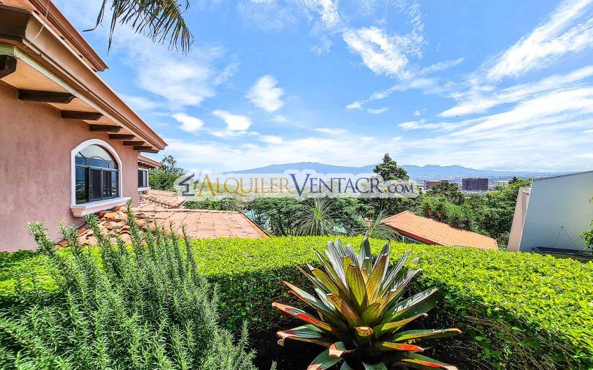 Condo de Un Nivel con jardín y vistas en Escazú x Distrito 4 Guachipelín