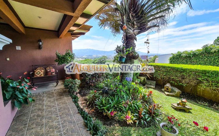 Condo de Un Nivel con jardín y vistas en Escazú x Distrito 4 Guachipelín