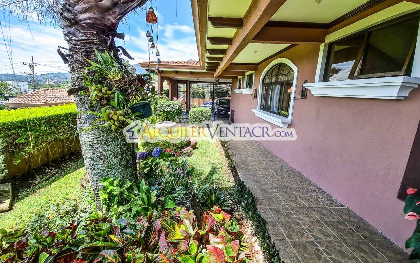 Condo de Un Nivel con jardín y vistas en Escazú x Distrito 4 Guachipelín