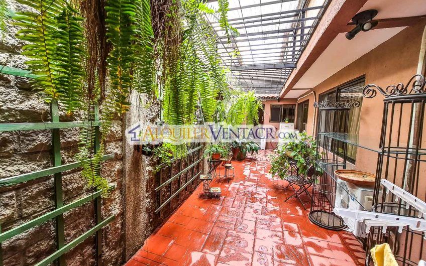Condo de Un Nivel con jardín y vistas en Escazú x Distrito 4 Guachipelín