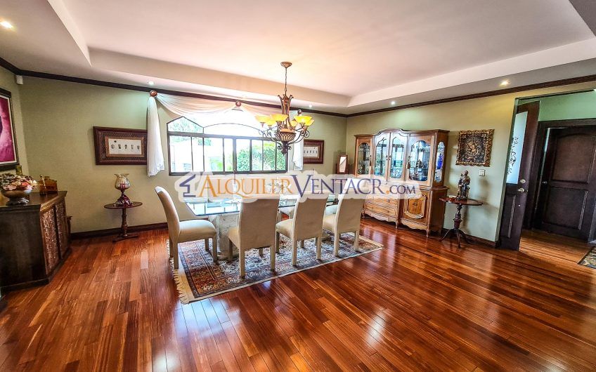 Condo de Un Nivel con jardín y vistas en Escazú x Distrito 4 Guachipelín