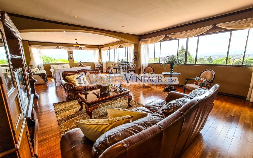 Condo de Un Nivel con jardín y vistas en Escazú x Distrito 4 Guachipelín