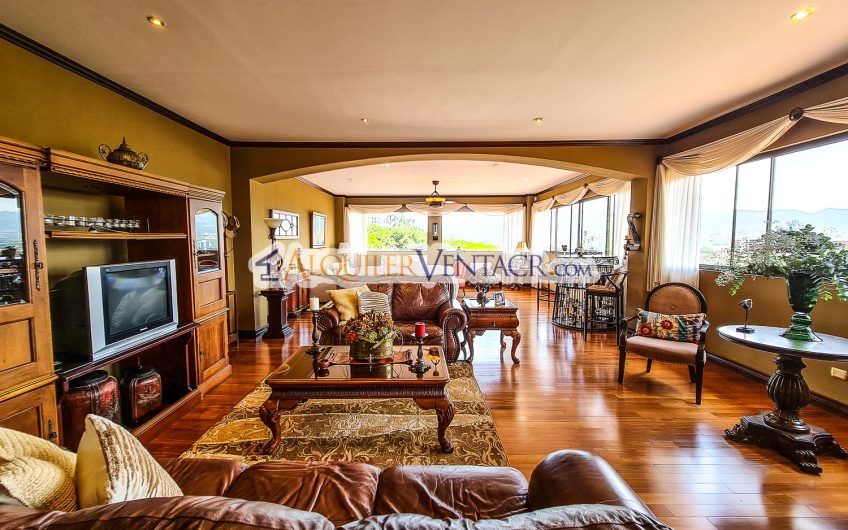 Condo de Un Nivel con jardín y vistas en Escazú x Distrito 4 Guachipelín