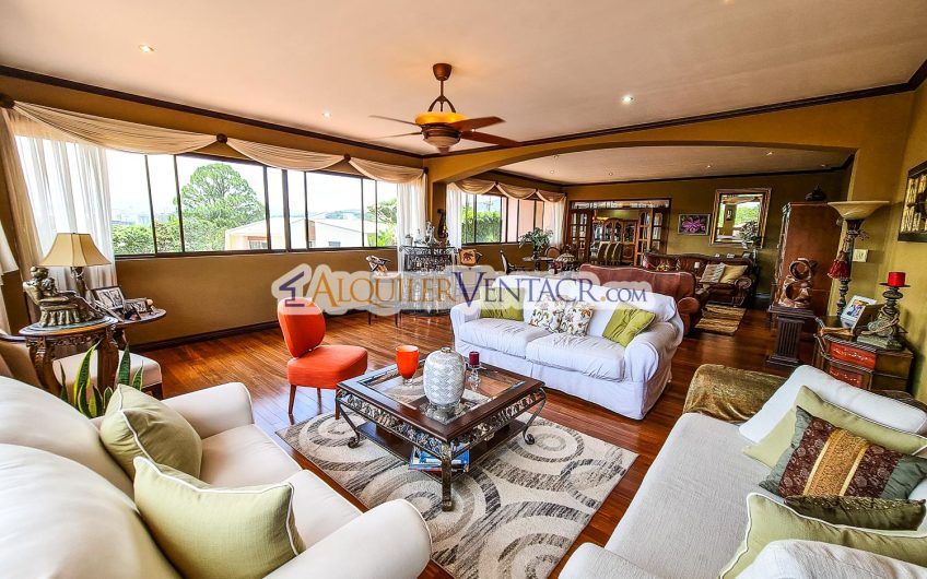 Condo de Un Nivel con jardín y vistas en Escazú x Distrito 4 Guachipelín
