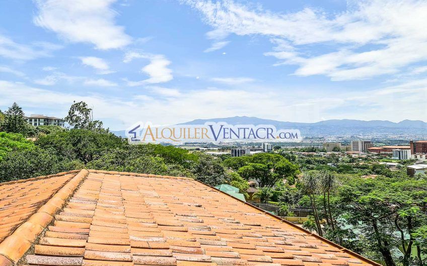 Condo de Un Nivel con jardín y vistas en Escazú x Distrito 4 Guachipelín