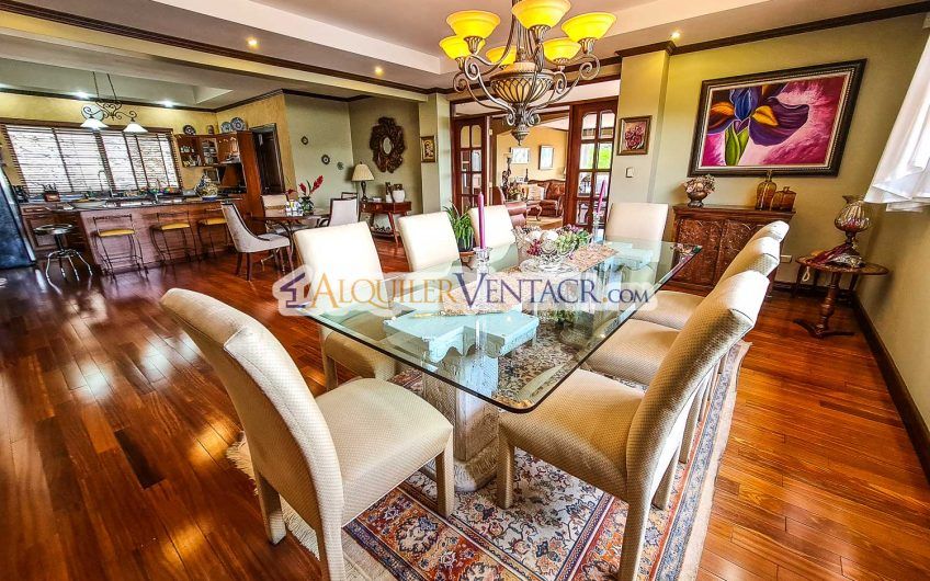 Condo de Un Nivel con jardín y vistas en Escazú x Distrito 4 Guachipelín