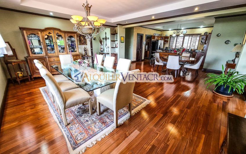 Condo de Un Nivel con jardín y vistas en Escazú x Distrito 4 Guachipelín