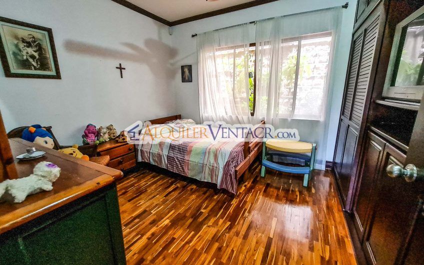 Condo de Un Nivel con jardín y vistas en Escazú x Distrito 4 Guachipelín