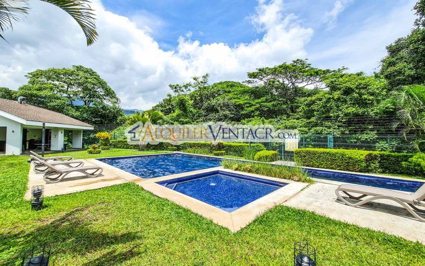 Moderna casa en Condominio Lusso Santa Ana Pozos