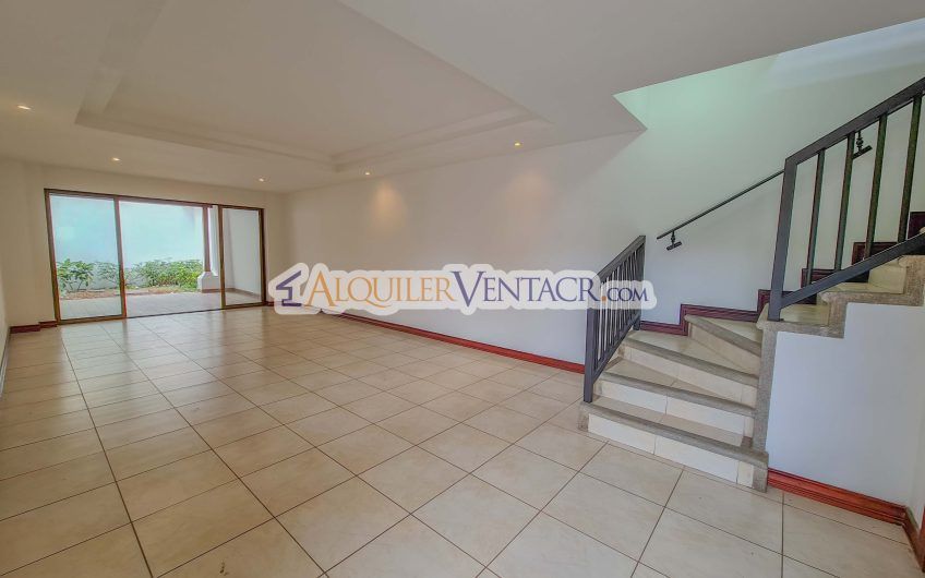 Condo de 4 habit. en Trejos Montealegre x Avenida Escazú
