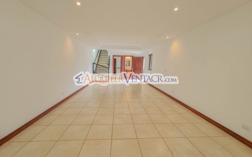 Condo de 4 habit. en Trejos Montealegre x Avenida Escazú