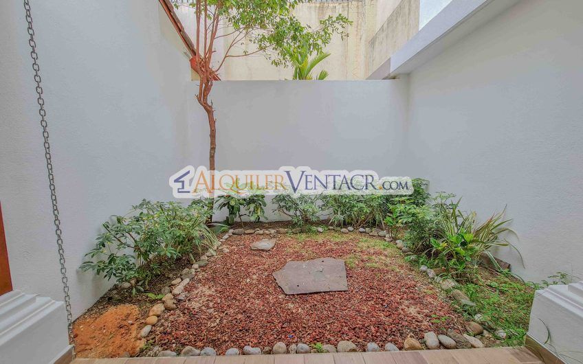 Condo de 4 habit. en Trejos Montealegre x Avenida Escazú