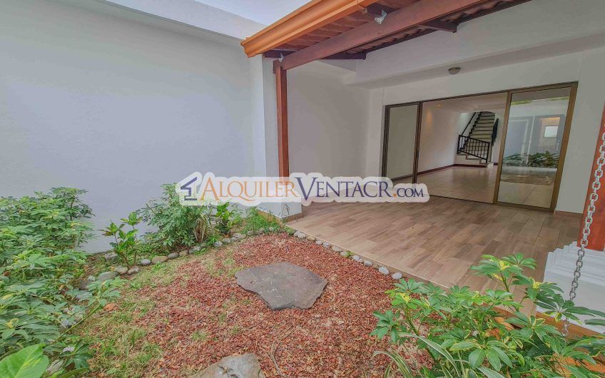 Condo de 4 habit. en Trejos Montealegre x Avenida Escazú
