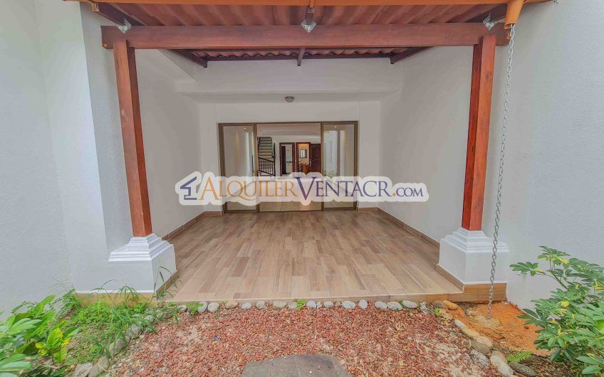 Condo de 4 habit. en Trejos Montealegre x Avenida Escazú