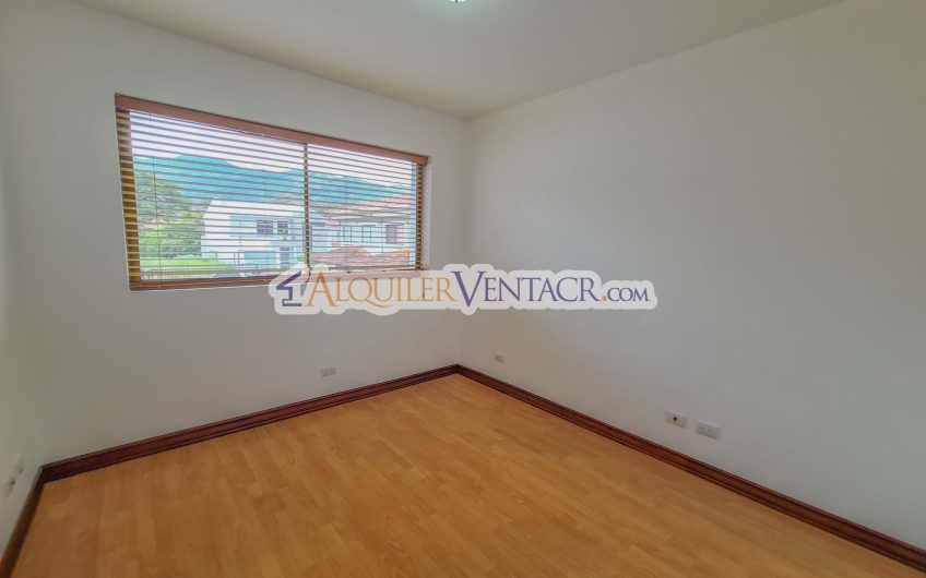 Condo de 4 habit. en Trejos Montealegre x Avenida Escazú