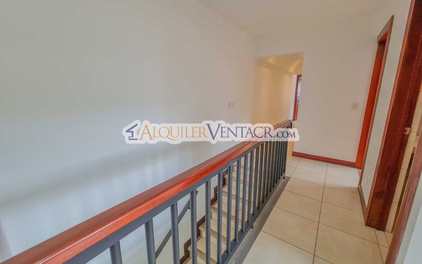 Condo de 4 habit. en Trejos Montealegre x Avenida Escazú