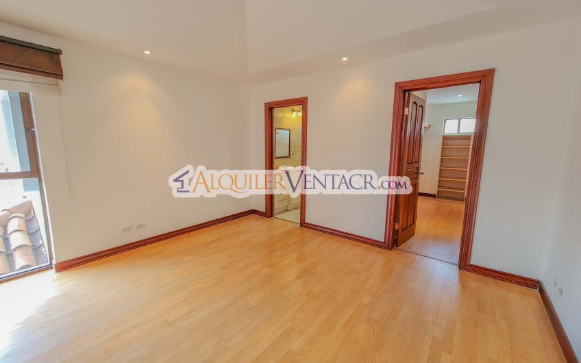 Condo de 4 habit. en Trejos Montealegre x Avenida Escazú