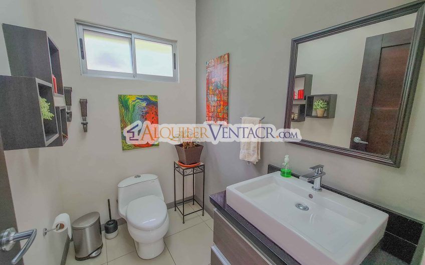 Lujoso condo con jardín en Brasil de Mora Santa Ana