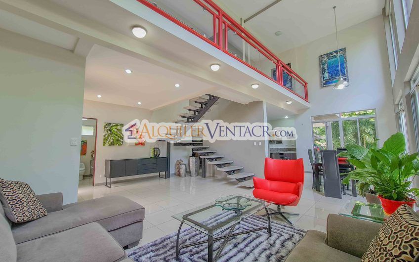 Lujoso condo con jardín en Brasil de Mora Santa Ana