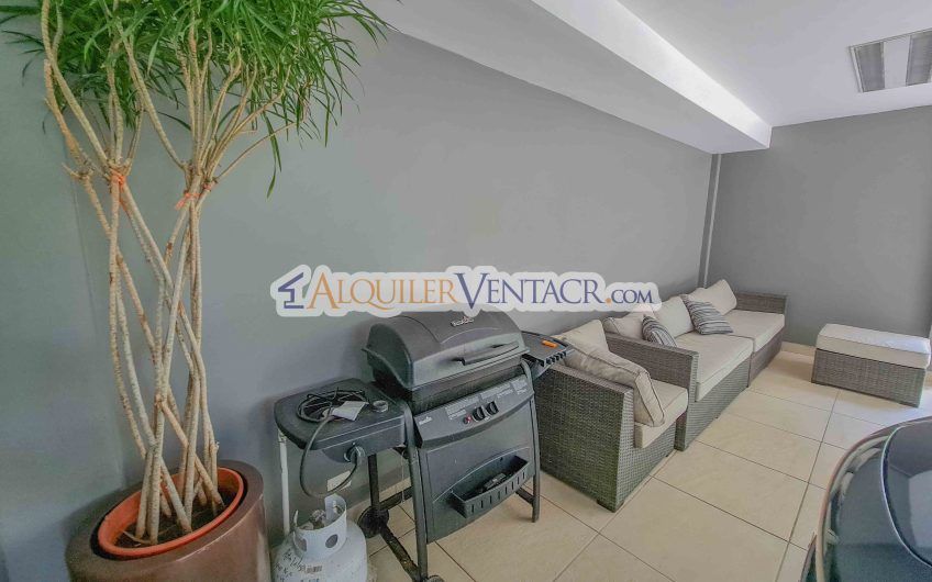 Lujoso condo con jardín en Brasil de Mora Santa Ana