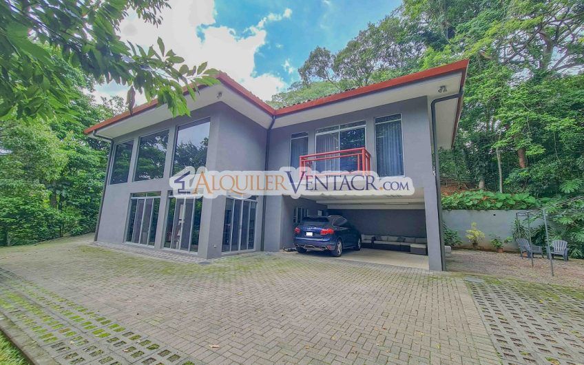 Lujoso condo con jardín en Brasil de Mora Santa Ana
