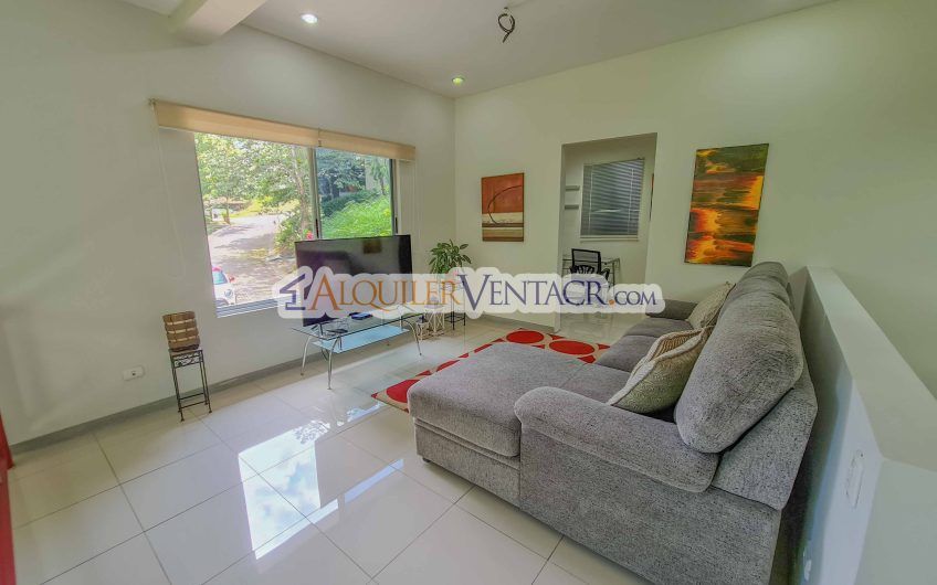 Lujoso condo con jardín en Brasil de Mora Santa Ana