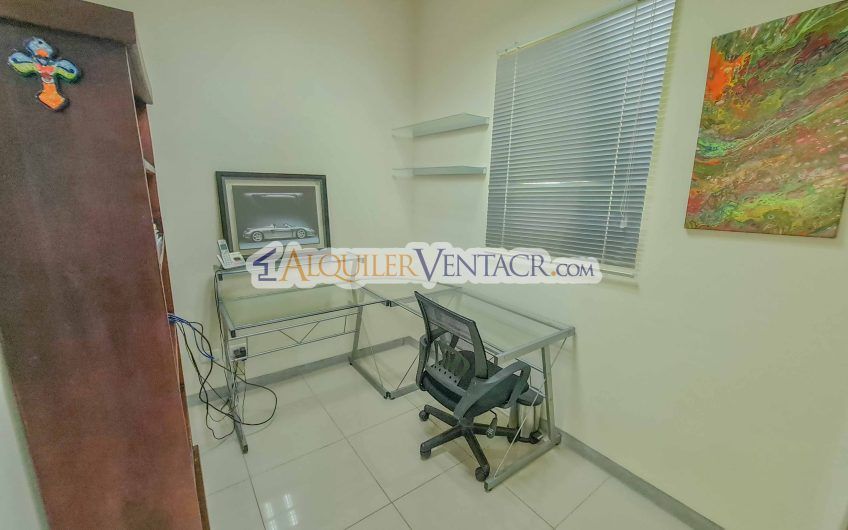 Lujoso condo con jardín en Brasil de Mora Santa Ana