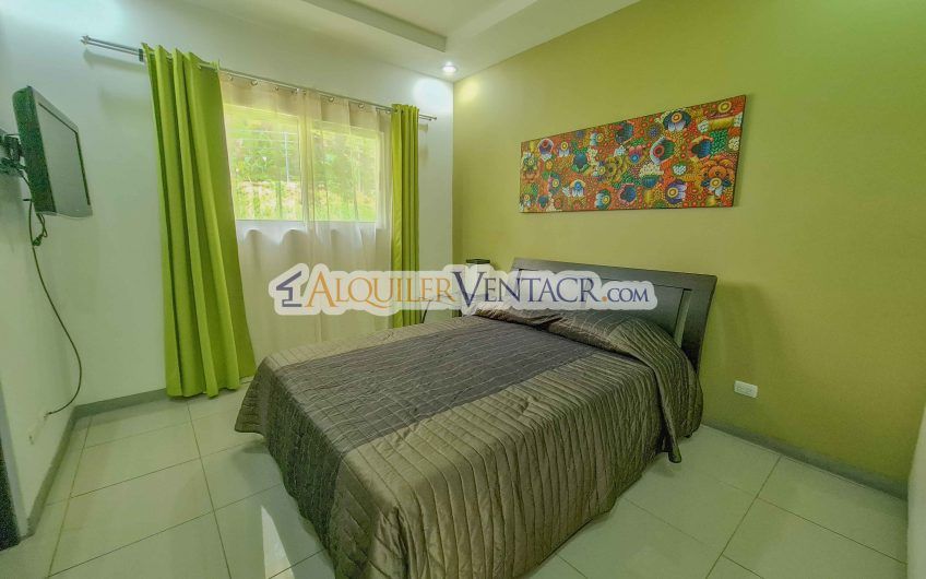 Lujoso condo con jardín en Brasil de Mora Santa Ana