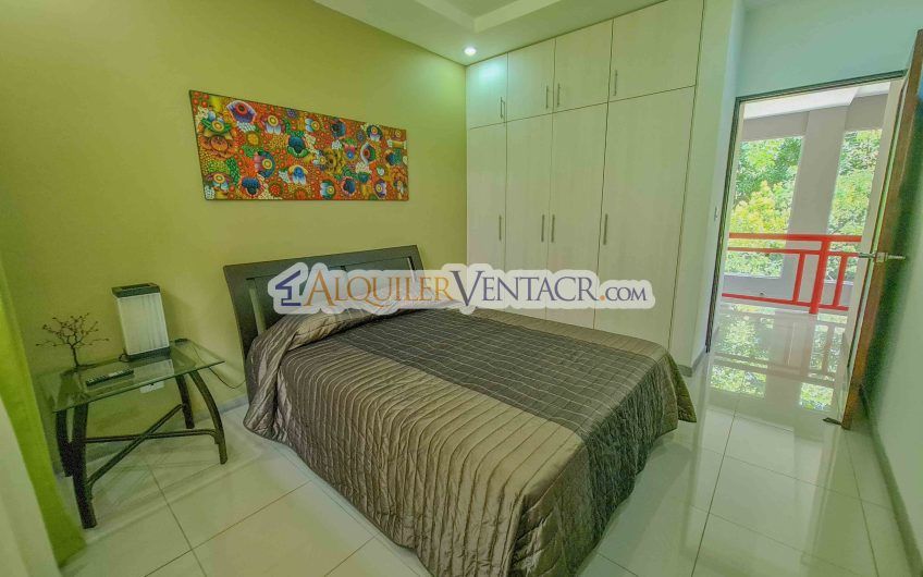 Lujoso condo con jardín en Brasil de Mora Santa Ana