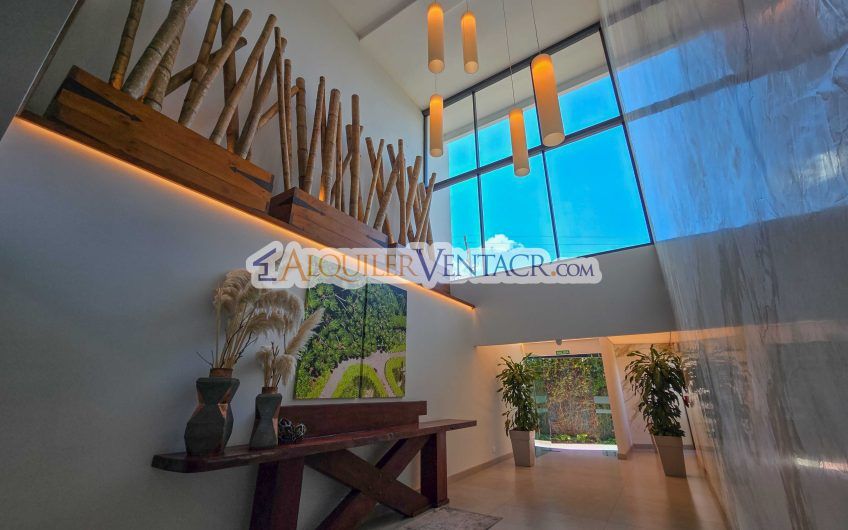 Para estrenar! Lujoso apartamento con vista en Escazú Centro