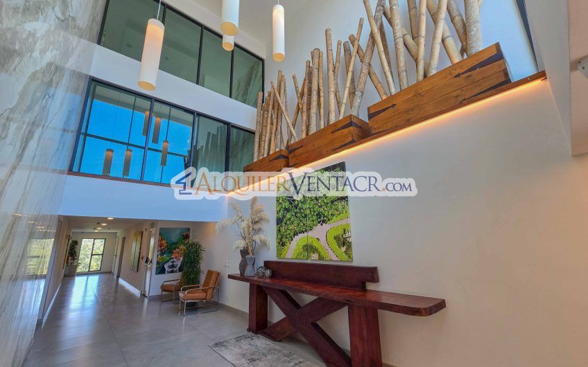 Para estrenar! Lujoso apartamento con vista en Escazú Centro