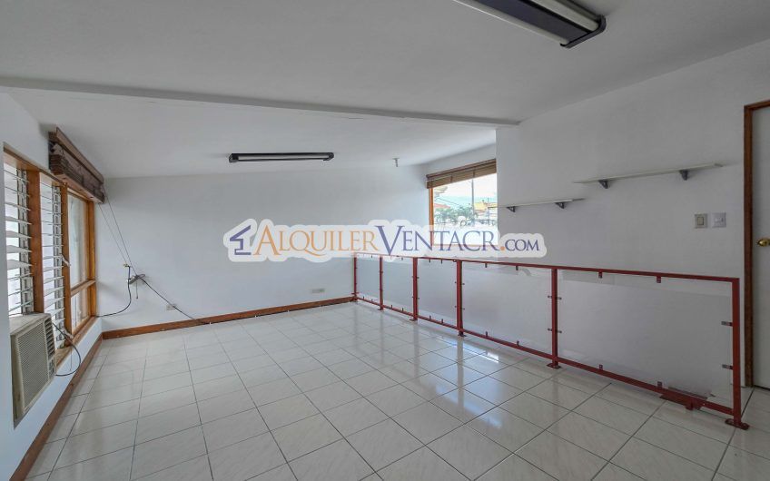 Casa de Un Nivel de 450 m2 con 540 m2 lote en Trejos Montealegre Escazú