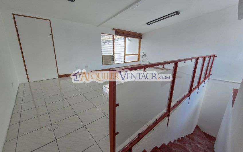 Casa de Un Nivel de 450 m2 con 540 m2 lote en Trejos Montealegre Escazú