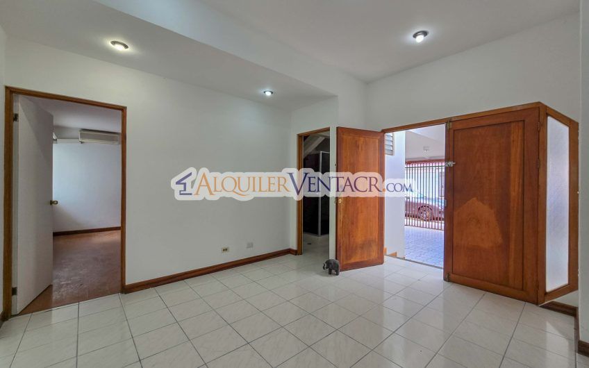 Casa de Un Nivel de 450 m2 con 540 m2 lote en Trejos Montealegre Escazú
