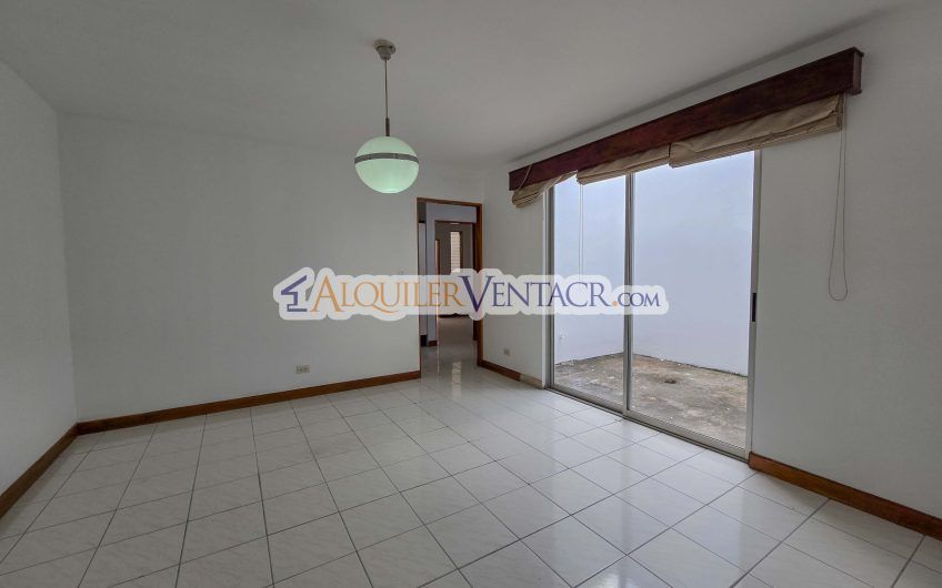 Casa de Un Nivel de 450 m2 con 540 m2 lote en Trejos Montealegre Escazú