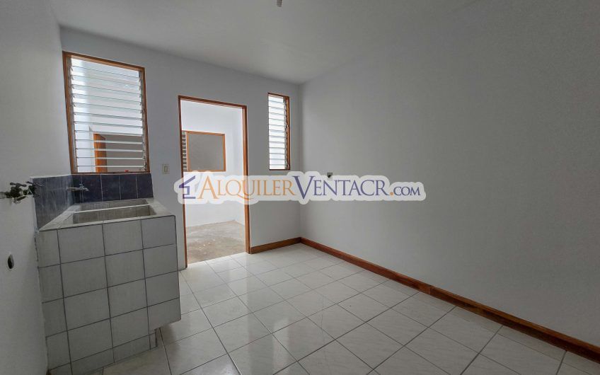 Casa de Un Nivel de 450 m2 con 540 m2 lote en Trejos Montealegre Escazú