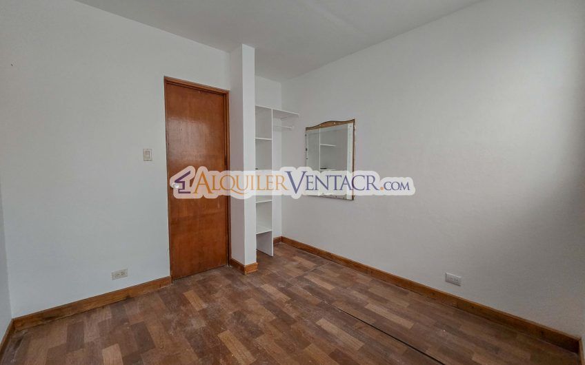 Casa de Un Nivel de 450 m2 con 540 m2 lote en Trejos Montealegre Escazú