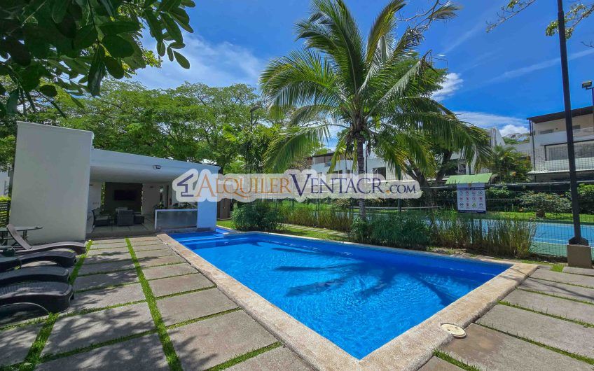 Condo de 337 m2 con 4 habit. y terrazas en Santa Ana Pozos