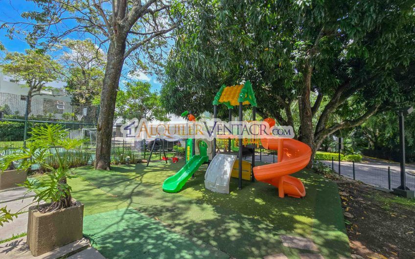 Condo de 337 m2 con 4 habit. y terrazas en Santa Ana Pozos