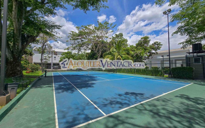 Condo de 337 m2 con 4 habit. y terrazas en Santa Ana Pozos