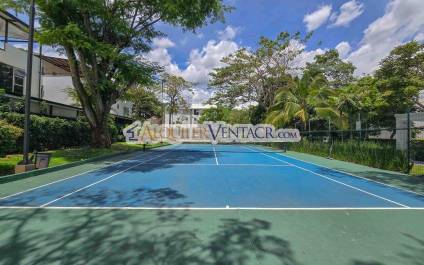 Condo de 337 m2 con 4 habit. y terrazas en Santa Ana Pozos