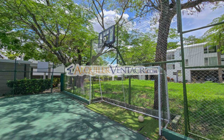 Condo de 337 m2 con 4 habit. y terrazas en Santa Ana Pozos