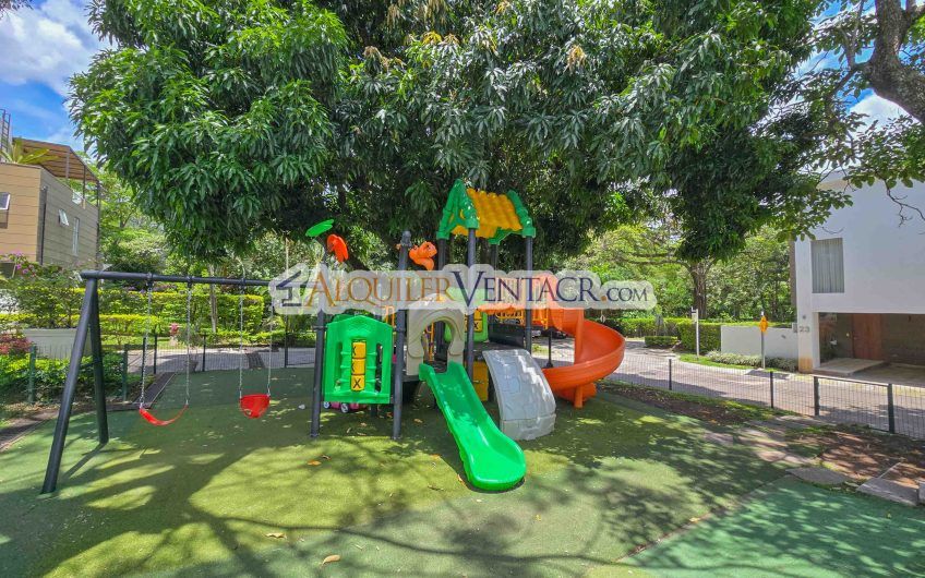 Condo de 337 m2 con 4 habit. y terrazas en Santa Ana Pozos