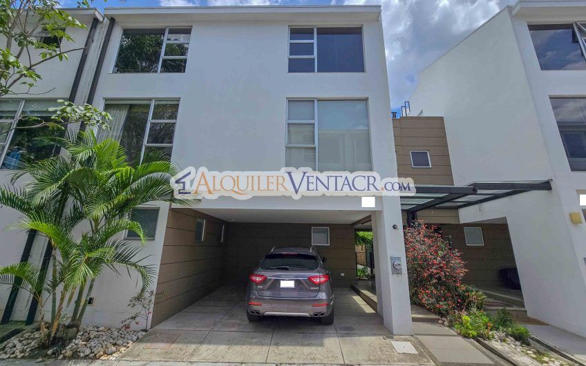Condo de 337 m2 con 4 habit. y terrazas en Santa Ana Pozos