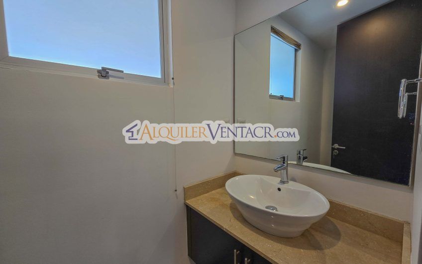 Condo de 337 m2 con 4 habit. y terrazas en Santa Ana Pozos