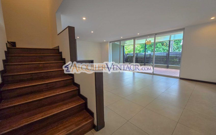 Condo de 337 m2 con 4 habit. y terrazas en Santa Ana Pozos